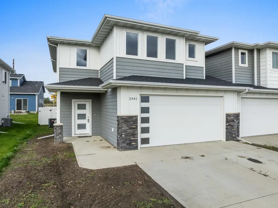 2441 Landmark Dr, Minot, ND 58703 - #2