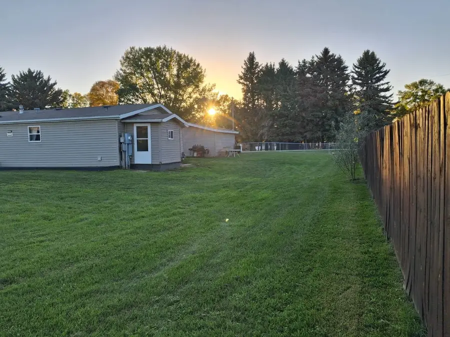 820 65th St NW, Minot, ND 58701 - #3