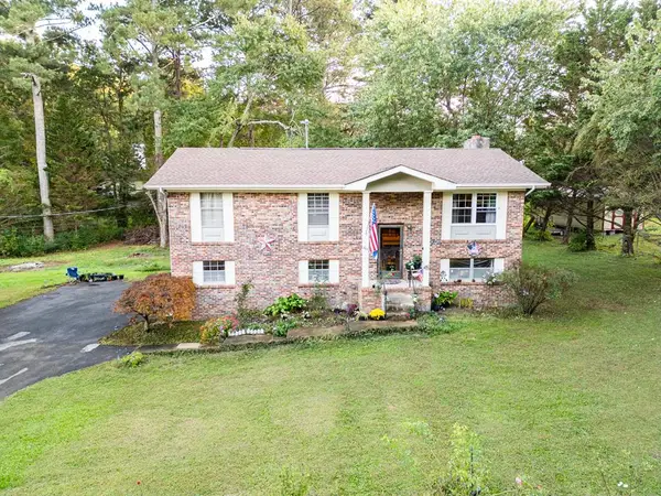 201 Laurelwood Circle, Rossville, GA 30741