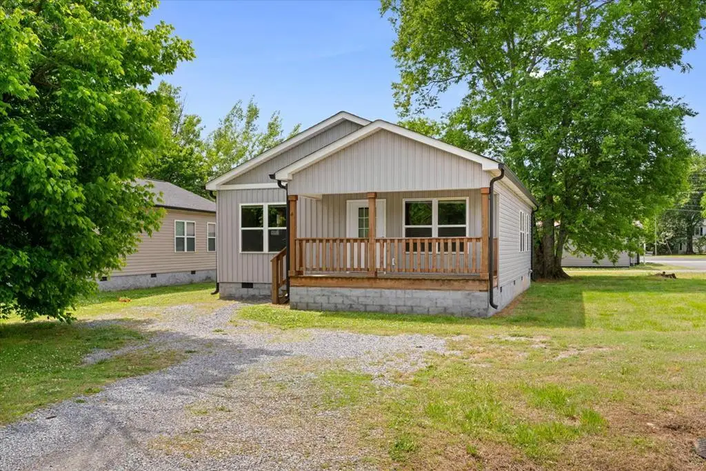 4 W 5th Avenue, Chatsworth, GA 30705 - #1
