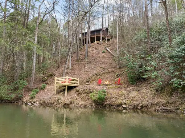 425 River Bend Court, Ellijay, GA 30540