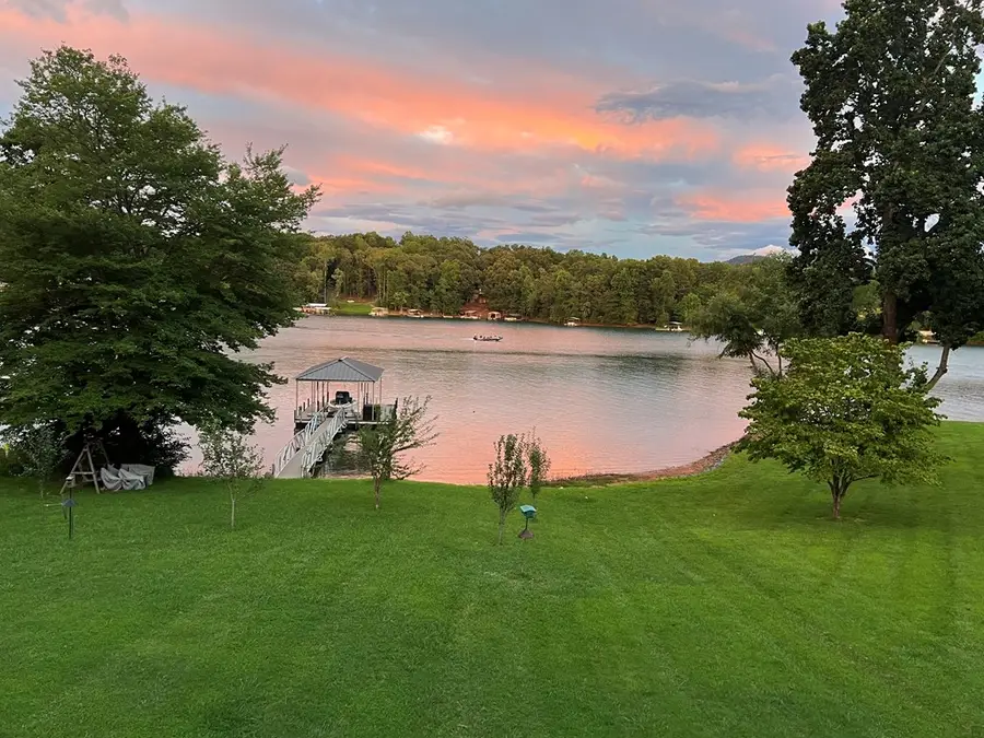 735 E Lakeview Dr, Hayesville, NC 28904 - #2