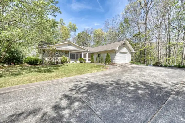 27 E Dogwood Lane, Blue Ridge, GA 30513