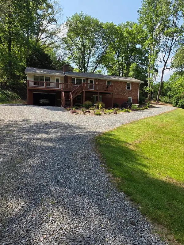 208 Ledford Chapel Road, Hayesville, NC 29004
