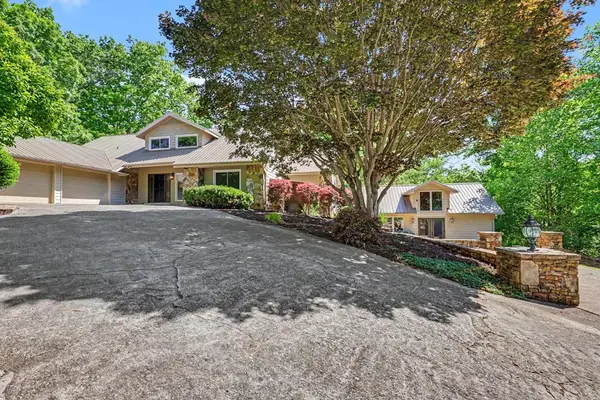 792 Bugscuffle Road, Hiawassee, GA 30546