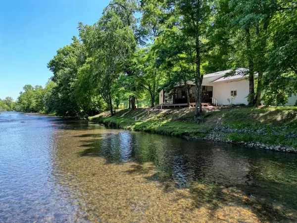 198 Riverbend Drive, Hayesville, NC 28904