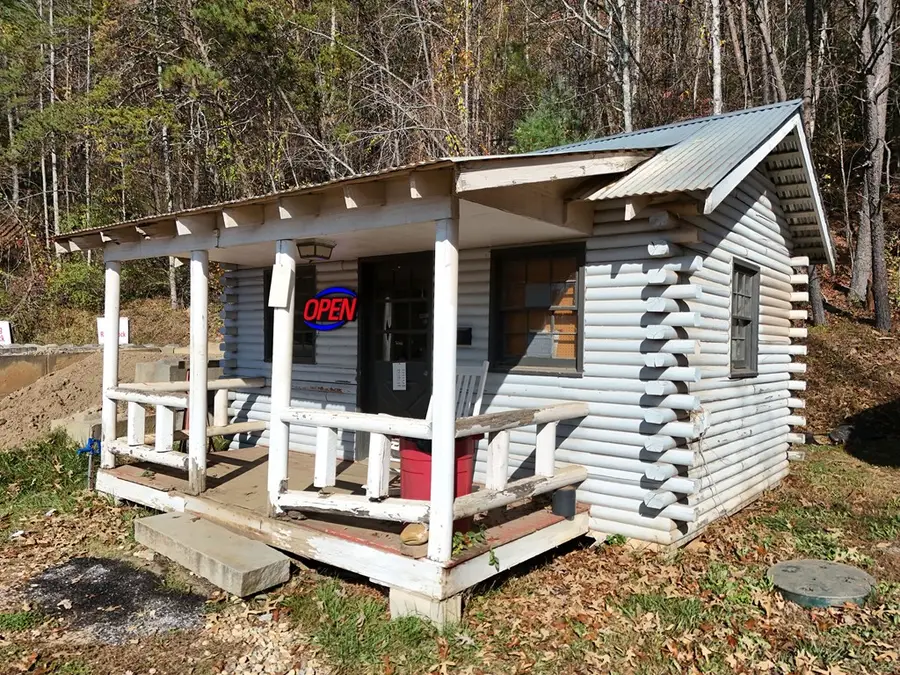 900 S Main Street, Hiawassee, GA 30546 - #3