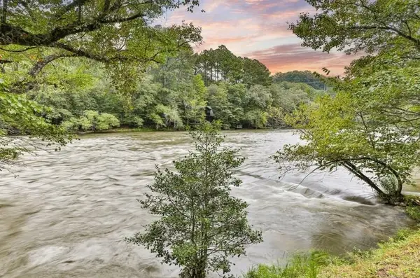 92 Fish Trap Road, Mineral Bluff, GA 30559