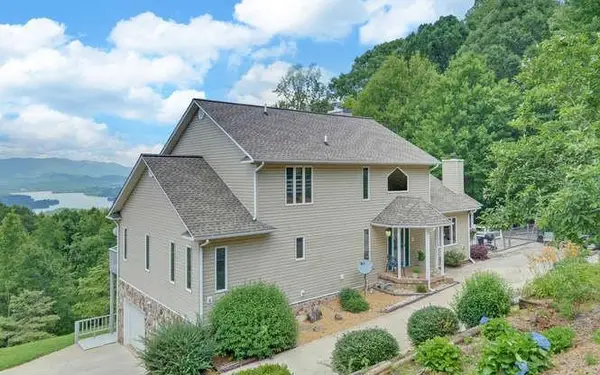 880 Locust Trail, Hiawassee, GA 30546