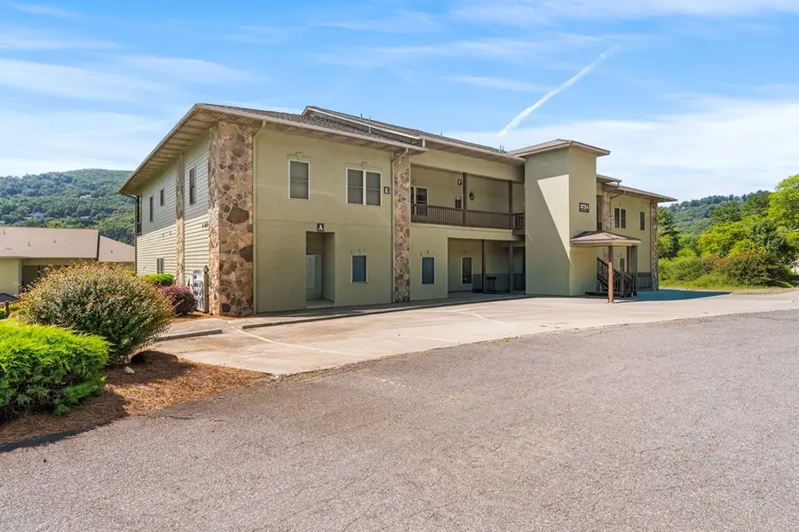 1724 Watercrest Way, Young Harris, GA 30582 - #2