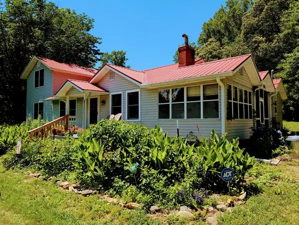 169 E Vineyard Road, Hayesville, NC 28904