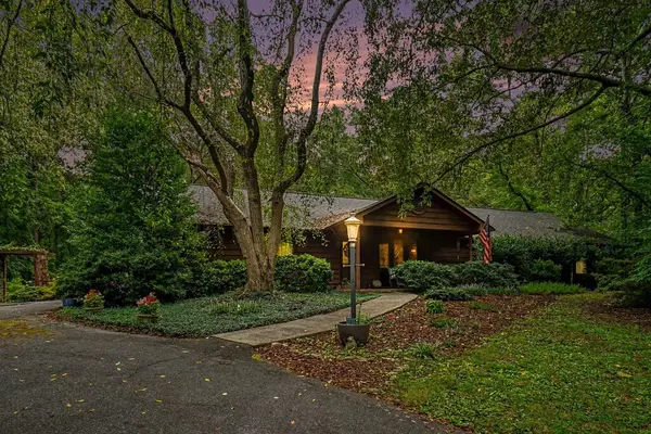 25 Woodall Rd Se, White, GA 30184