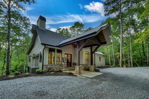 412 Mountain Tops Circle, Blue Ridge, GA 30513