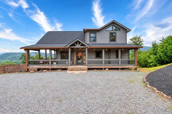 561 Deer Crest Road, Blue Ridge, GA 30513