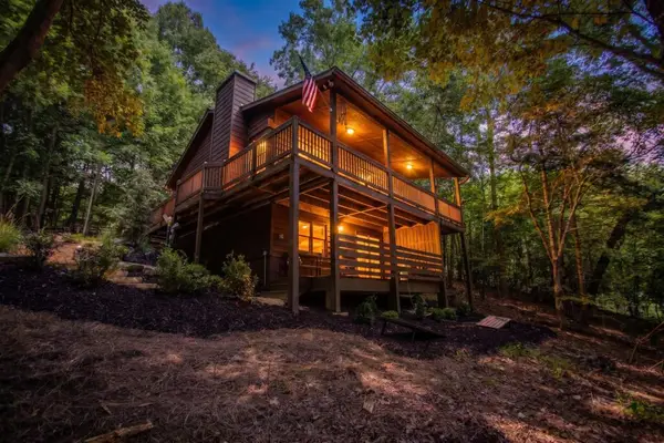 392 Cascades Lane, Blue Ridge, GA 30513
