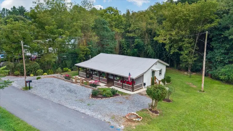 325 Austin Street, Blue Ridge, GA 30513 - #3