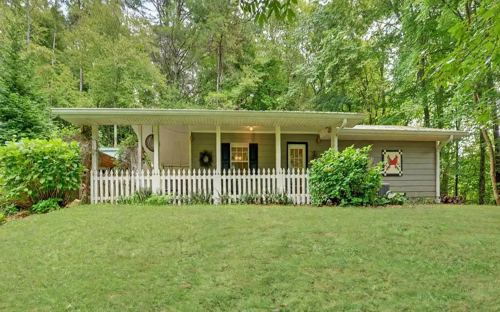 332 E Vineyard Road, Hayesville, NC 28904 - #1