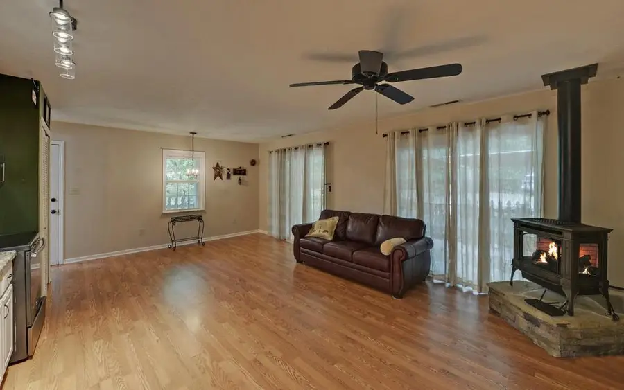 332 E Vineyard Road, Hayesville, NC 28904 - #2
