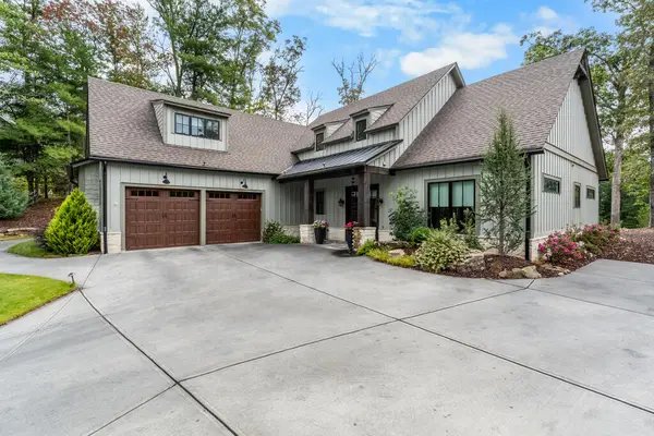 341 Fallen Leaf Road, Mineral Bluff, GA 30559