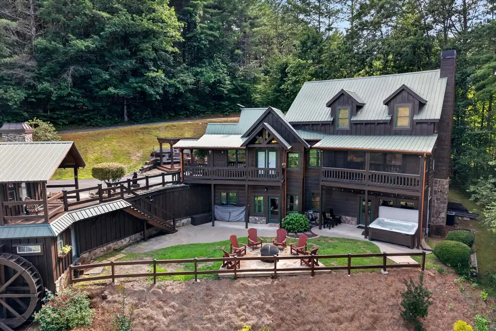24 Twin Lakes Drive, Blue Ridge, GA 30513 - #1