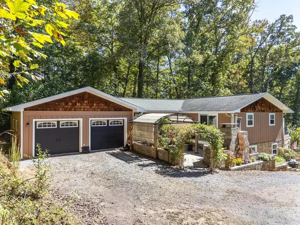 731 Walker Point Road, Hayesville, NC 28904