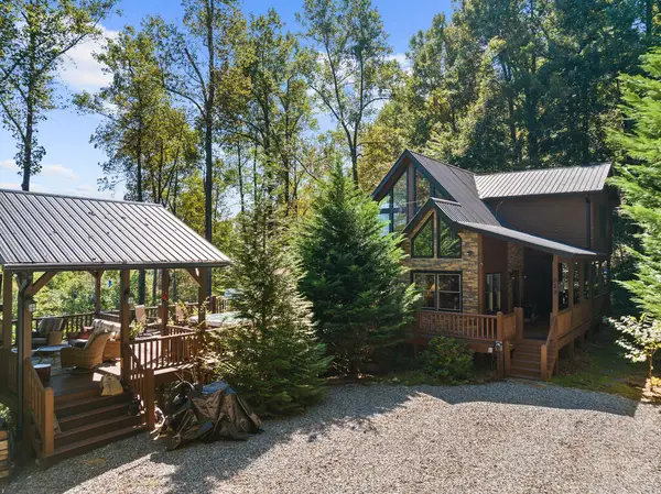 929 Overlook Road, Blue Ridge, GA 30513