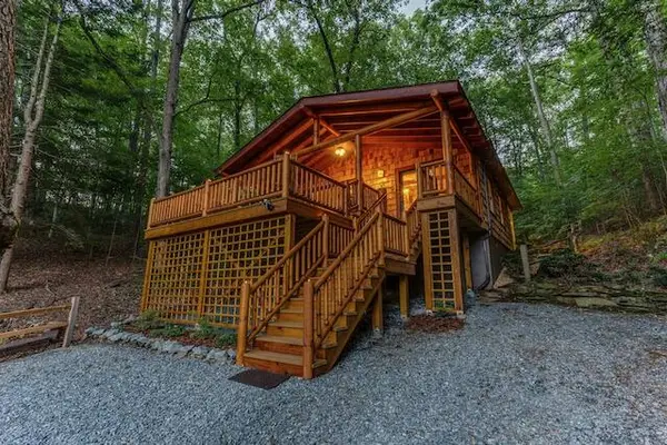 93 Valley Lane, Mineral Bluff, GA 30559