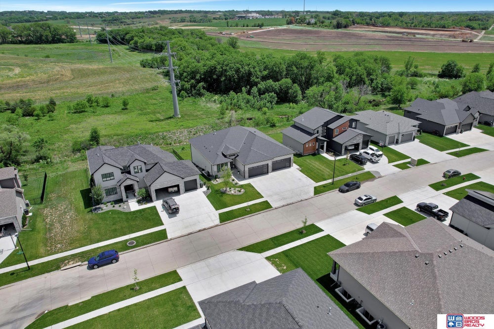 3437 Tree Line Drive, Lincoln, NE 68516 BHGRE