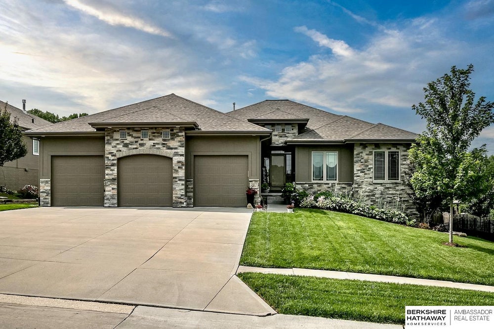 19357 Wirt Street, Elkhorn, NE 68022 BHGRE