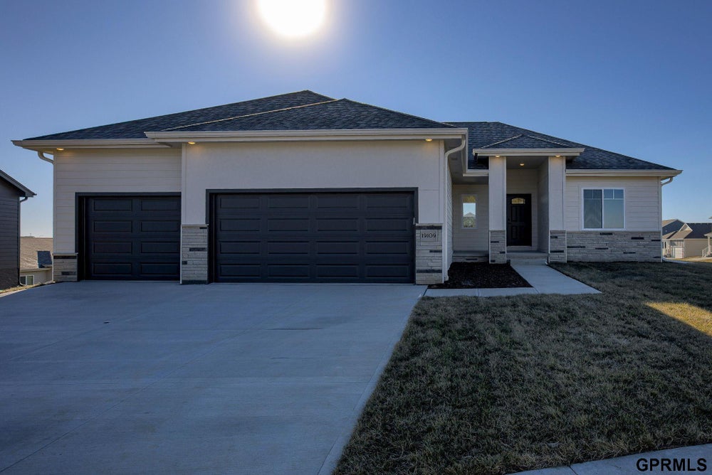 19109 Devonshire Drive, Gretna, NE 68028 BHGRE