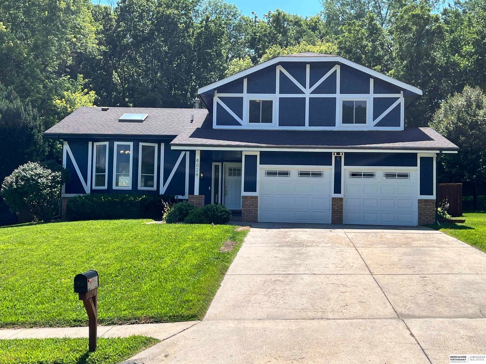 8028 Raven Oaks Drive, Omaha, NE 68152 BHGRE
