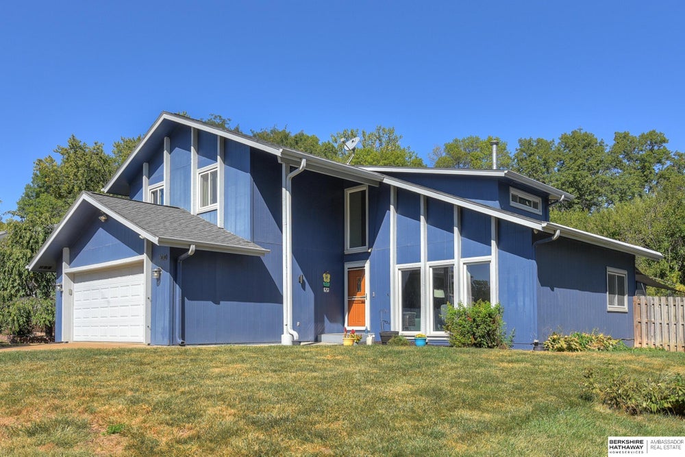 3010 Leawood Drive, Bellevue, NE 68123 BHGRE