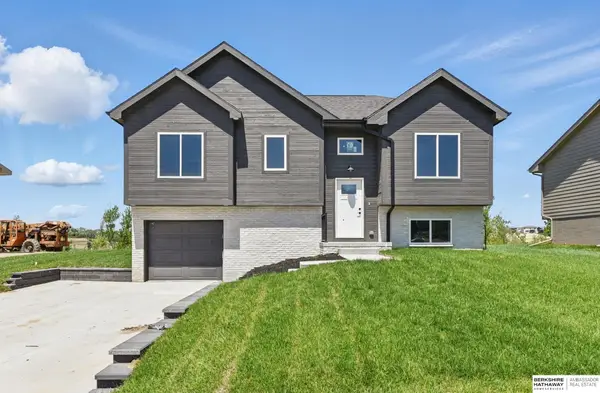 21522 Old Coach Road, Elkhorn, NE 68022