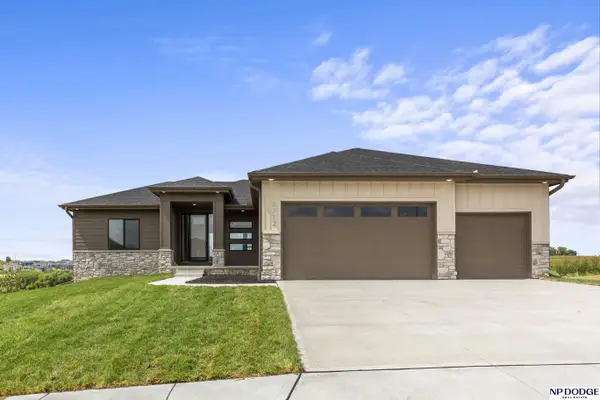 5712 N 199 Street, Elkhorn, NE 68022