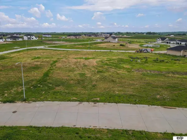 19418 Ellison Avenue, Elkhorn, NE 68022