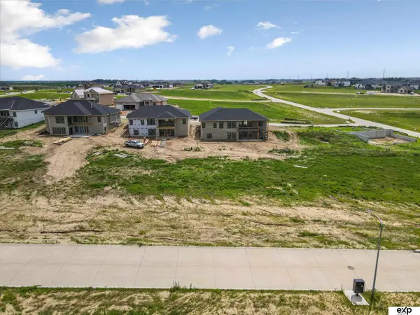 5613 N 199 Street, Elkhorn, NE 68022