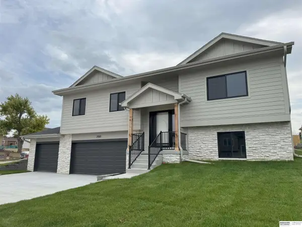 21501 Old Coach Road, Elkhorn, NE 68022