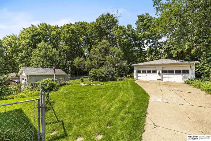 222 Locust Lodge Avenue, Council Bluffs, IA 51503 - Image #2