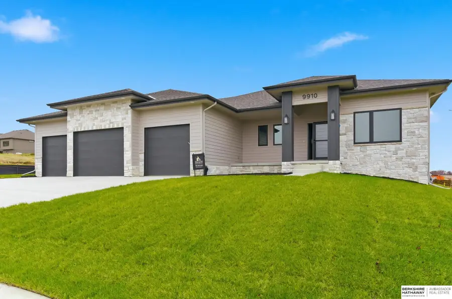 9910 Cimarron Street, Papillion, NE 68046 - Image #2