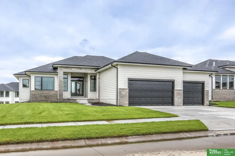 5438 N 212th Street, Elkhorn, NE 68022 - Image #2