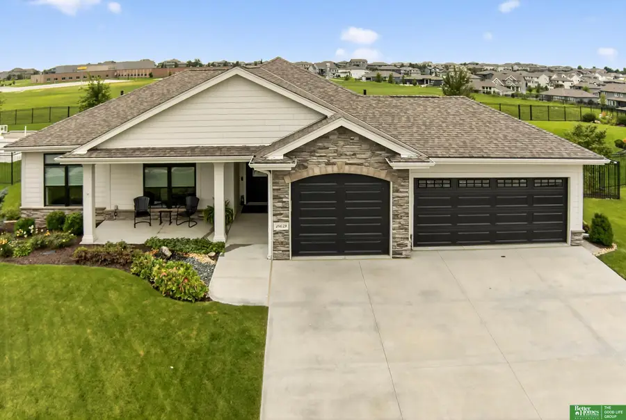 18659 Camelback Avenue, Richland Viii, NE 68136 - Image #3