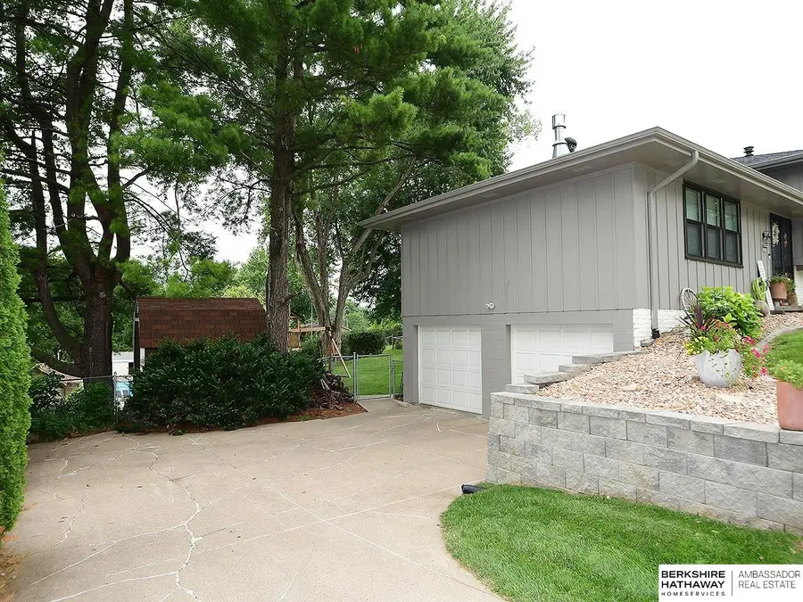 206 Parkview Drive, Council Bluffs, IA 51503 - Image #3