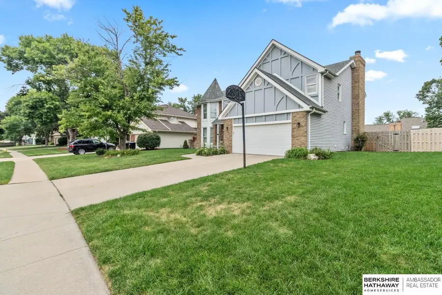 10514 Adams Drive, Omaha, NE 68127 - Image #3