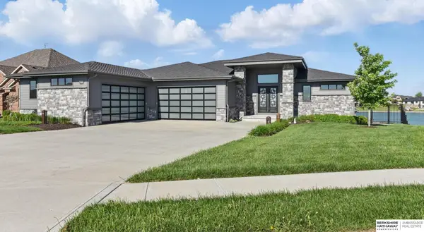 17028 S Reflection Circle, Bennington, NE 68007