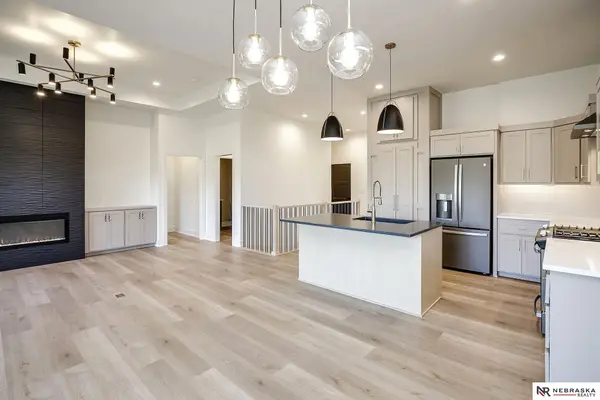 5925 N 157th Avenue, Omaha, NE 68116