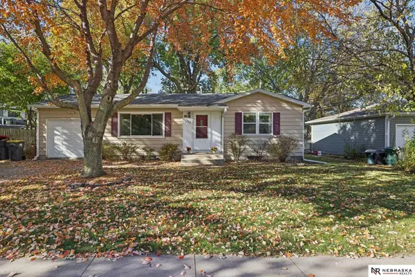 231 Redwood Lane, Lincoln, NE 68510