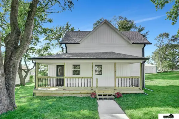 209 E D Street, Elmwood, NE 68349