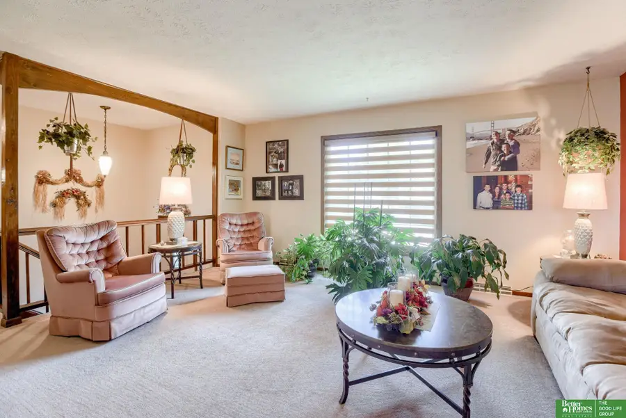 11334 Leavenworth Circle, Omaha, NE 68154 - Image #2