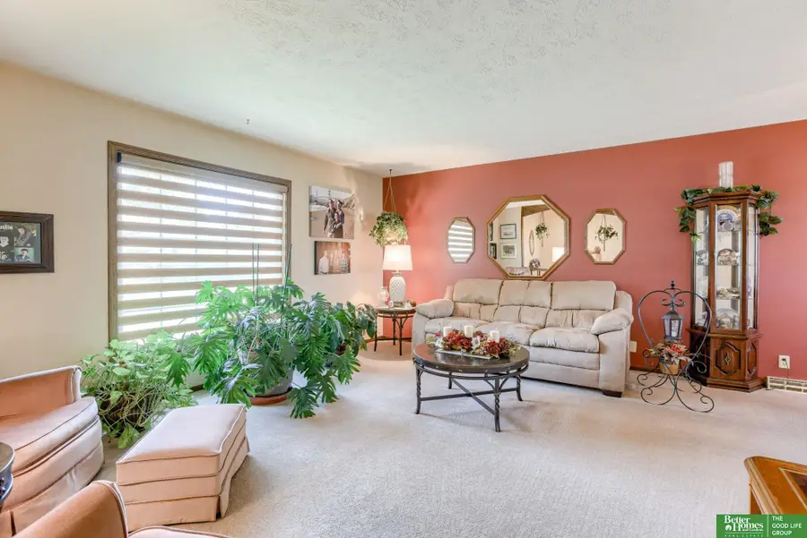 11334 Leavenworth Circle, Omaha, NE 68154 - Image #3