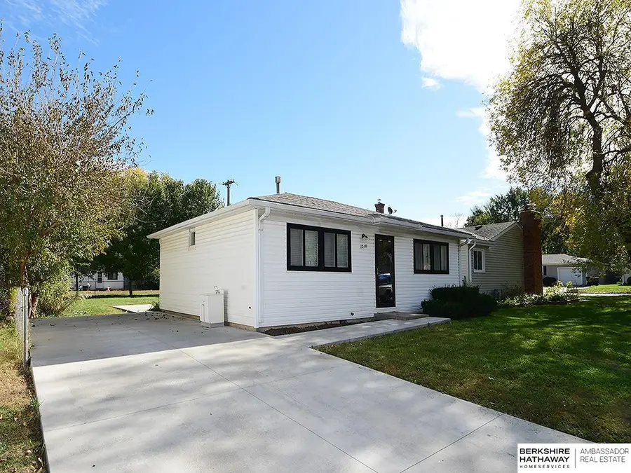 1210 N 54 Street, Lincoln, NE 68504 - Image #3